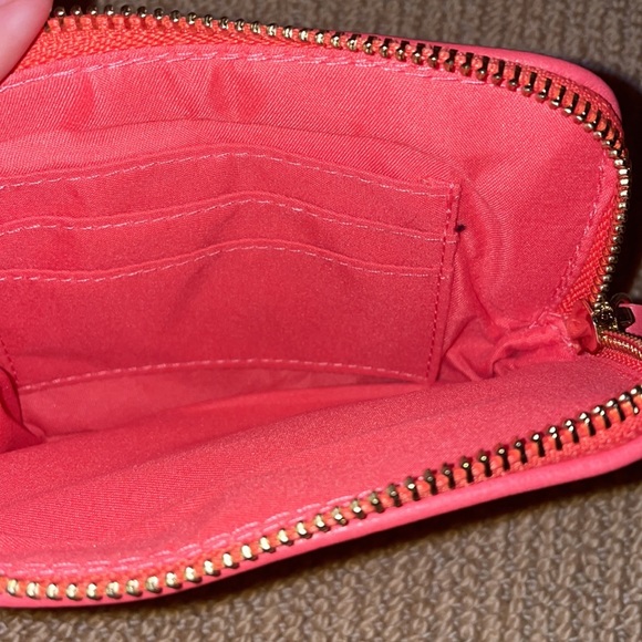 Old navy wristlet - Picture 2 of 2